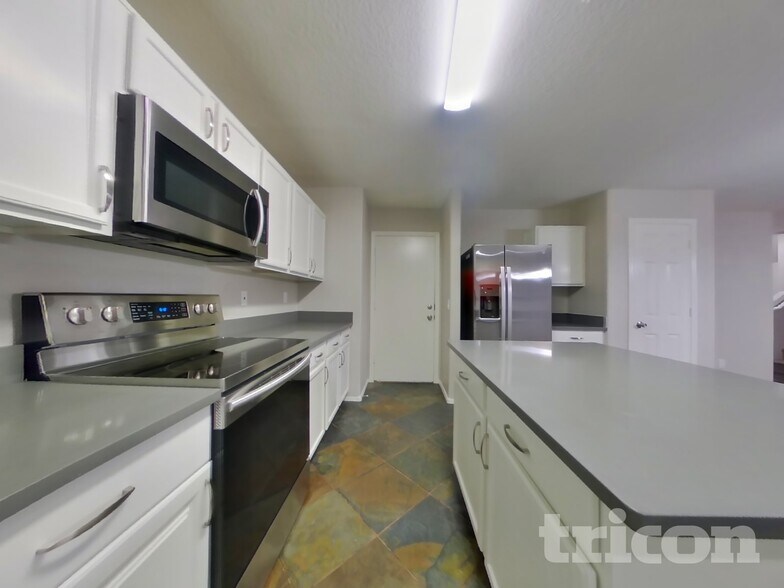 Building Photo - 15923 N 169th Dr