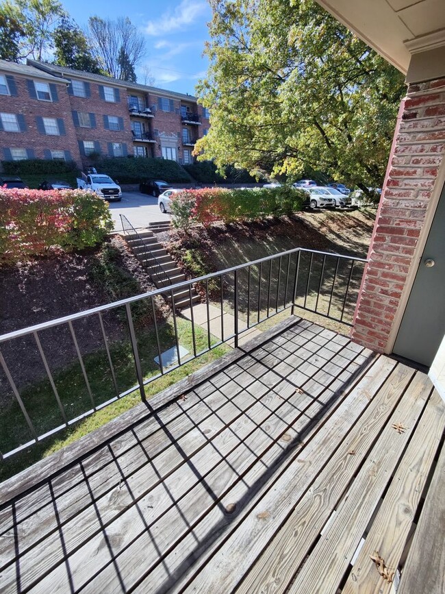 Building Photo - *Updated 1BD/1BA Condo Available in Scott ...
