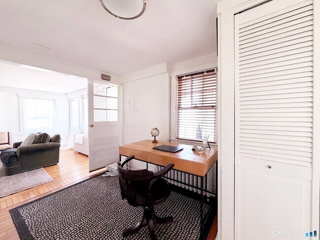 Building Photo - 2 Scofield Pl