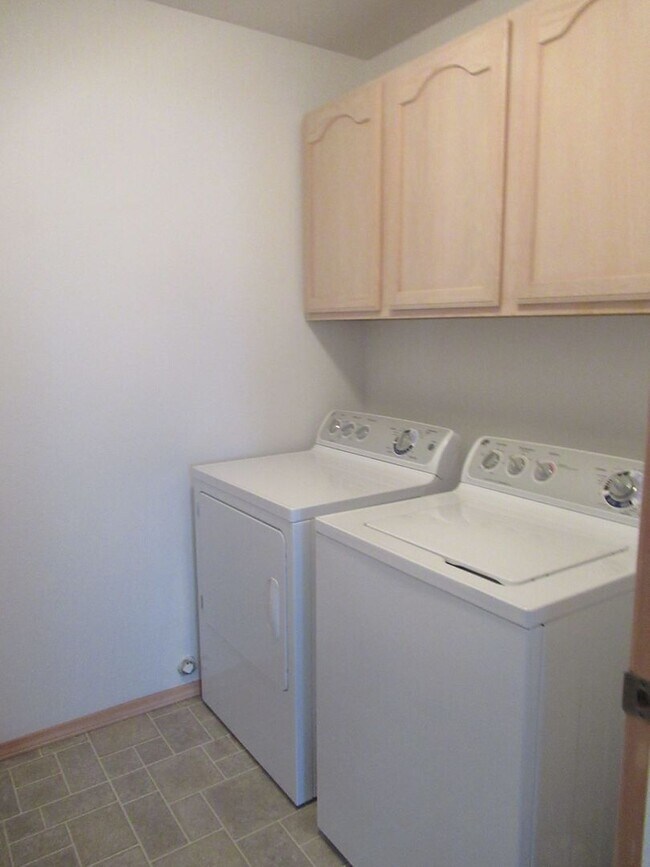 Building Photo - Beautiful home in Fieldstone Post falls