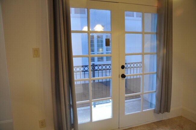 Building Photo - 5922 Burgoyne Dr.