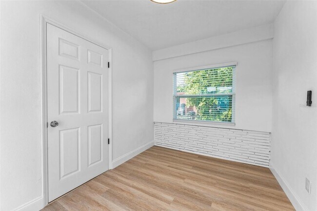 Building Photo - 2325 Highland St S