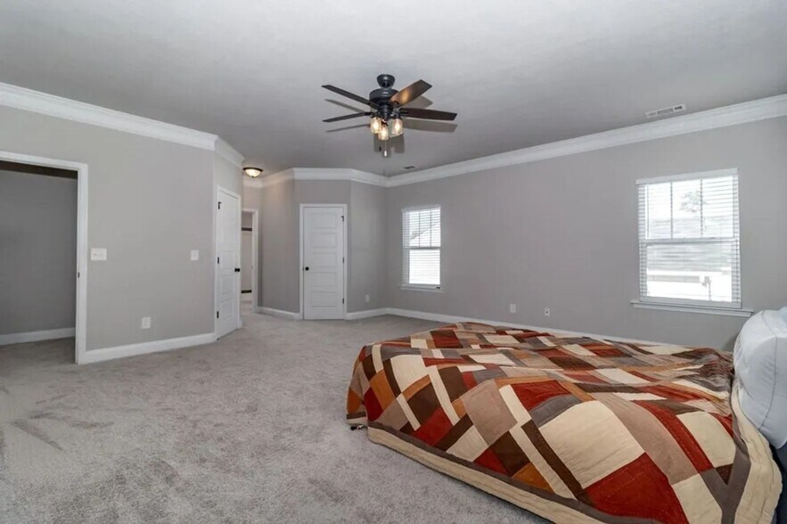 Building Photo - 1016 Swan Ct