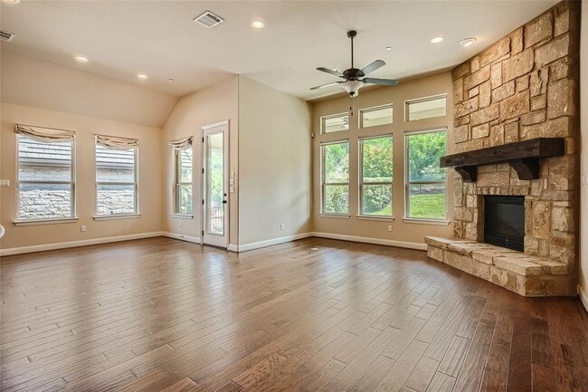 Building Photo - 207 Maxwell Way