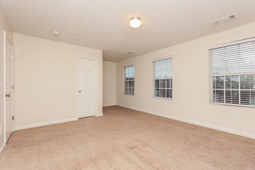 Building Photo - 2716 Miranda Dr