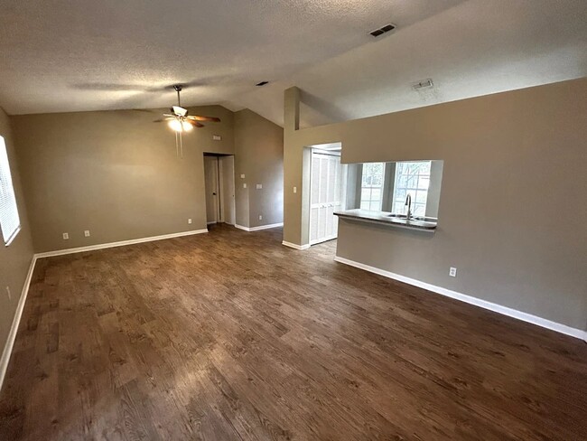 Building Photo - 2915 Jennifer Dr