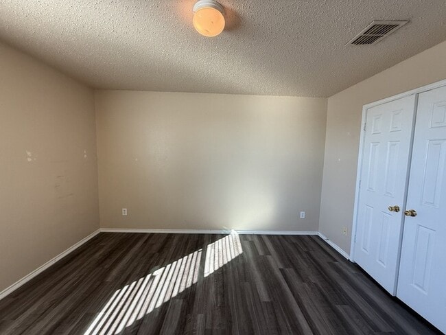 Building Photo - 3625 Clydesdale Dr