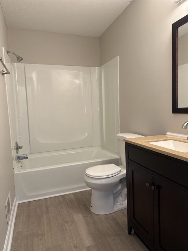 Building Photo - Updated 3 bed/2 bath home for lease in Old...