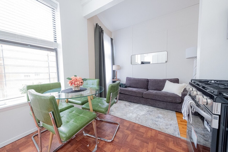 Primary Photo - 240 W 112th St