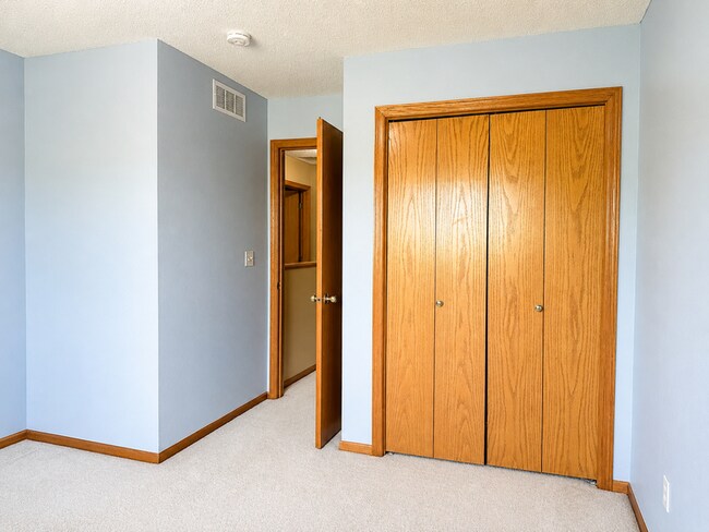 Building Photo - 13849 Hyacinth Dr