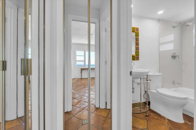 Building Photo - 6000 N Ocean Blvd