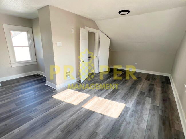 Building Photo - 2 bedrooms 1 bathroom house