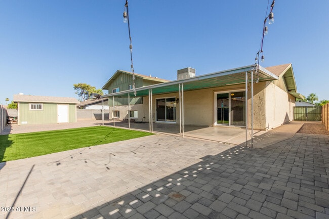 Building Photo - 230 E Strahan Dr