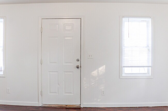 Building Photo - 1026 Stainback St