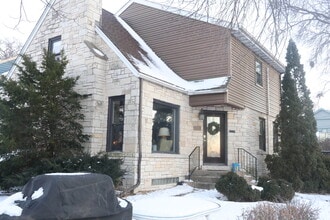 Building Photo - 637 S Shore Dr