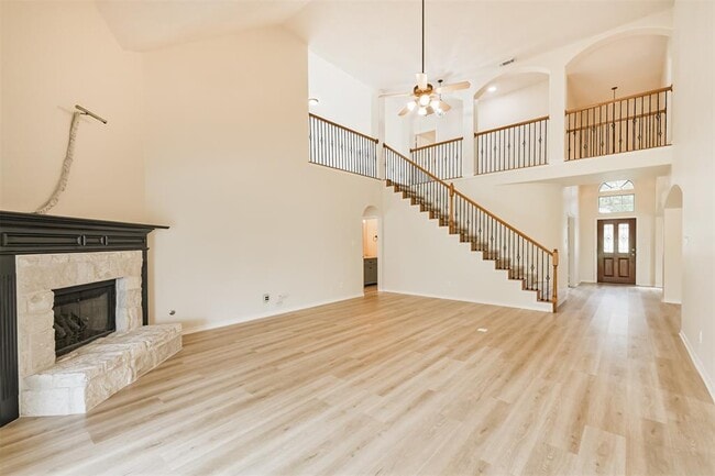 Building Photo - 11918 Mariposa Canyon Dr