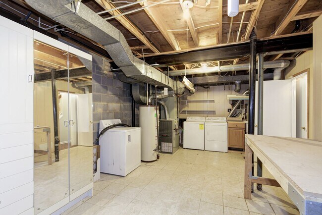 Building Photo - 11906 Shagbark Dr