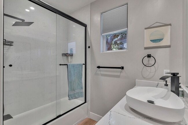 Building Photo - Fresh and Modern 1BD/1BA Upstairs ADU Near Downtown Livermore!