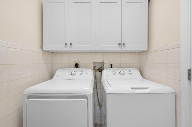 Building Photo - 6980 SE Twin Oaks Cir