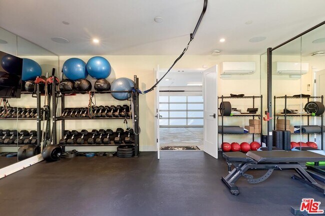 Building Photo - 2841 Montcalm Ave