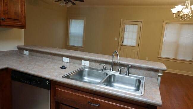 Building Photo - 3406FBarack