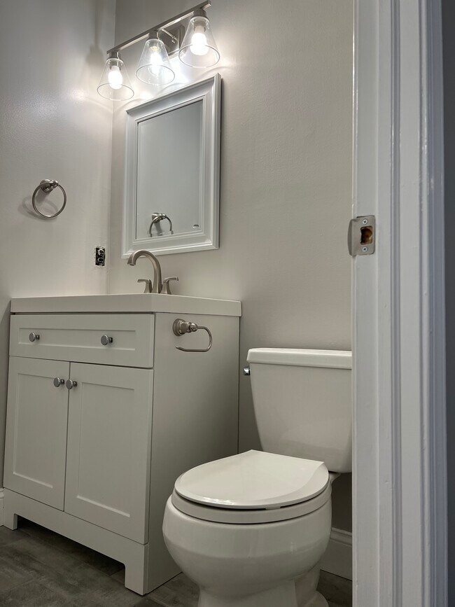 Building Photo - 307 Birch Dr