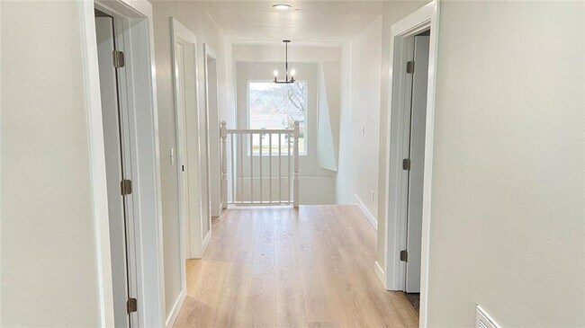 Building Photo - Remodeled 5 bedroom home in Mcloud!