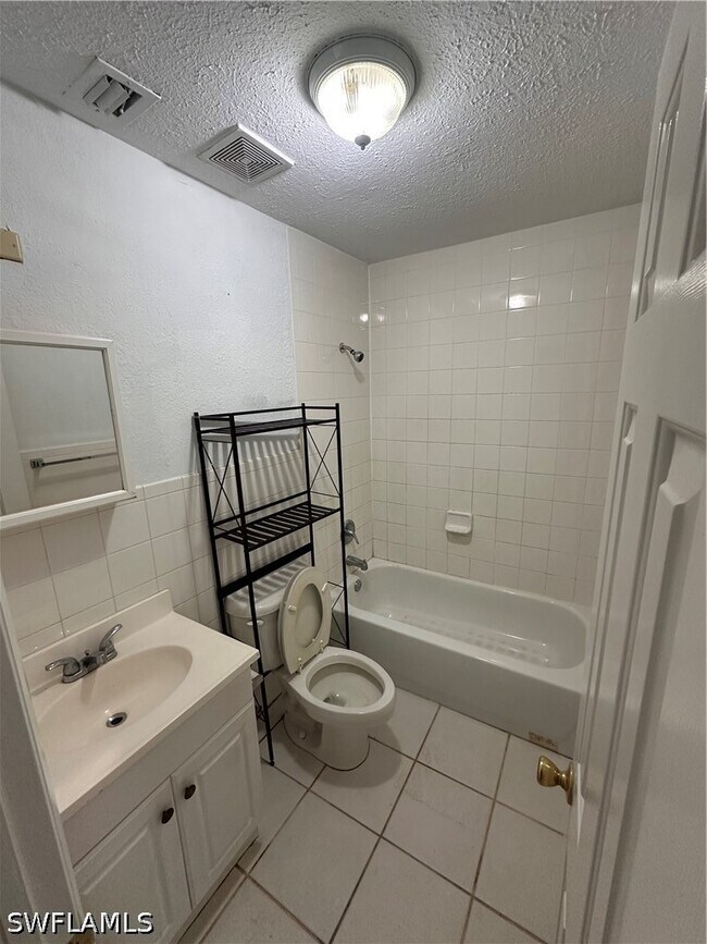 Building Photo - 4619 Bayshore Dr