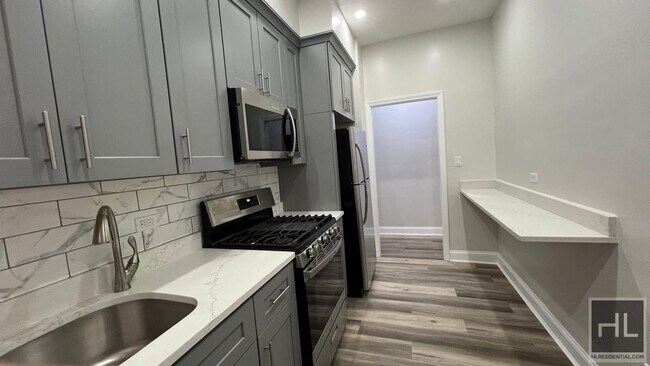 Building Photo - Spacious 3-Bedroom + Bonus Room in Ditmas ...