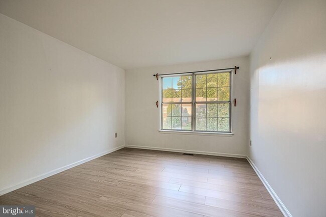 Building Photo - 8 Lambeth Bridge Ct