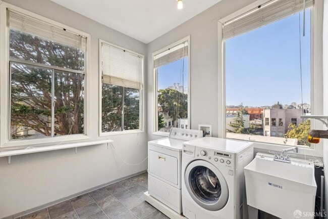 Building Photo - 1241 Fulton St