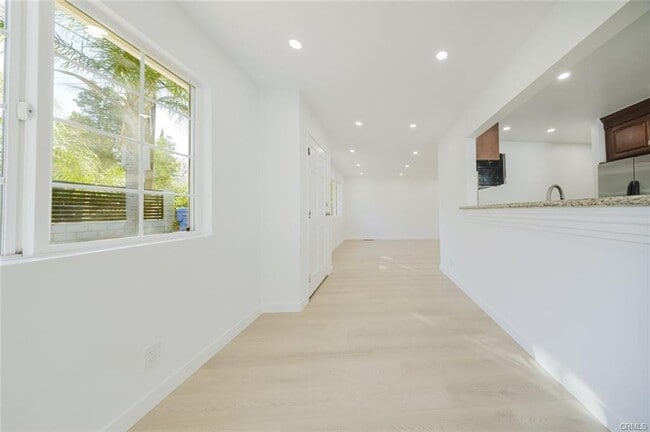 Building Photo - 10431 Las Lunitas Ave