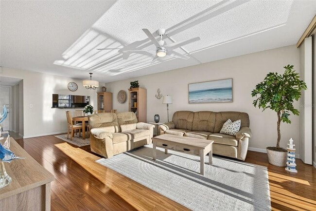 Building Photo - 7625 Sun Island Dr S