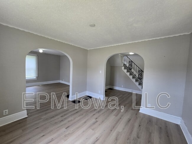 Building Photo - 122 Newell St