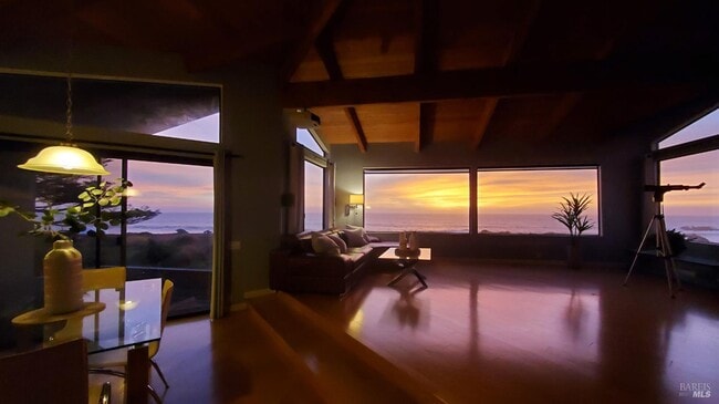 Building Photo - 470 Grey Whale