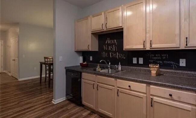 Building Photo - Updated 2BR/2BA Condo with Walk-Out Patio Near Downtown Boone