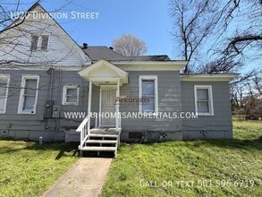 Building Photo - 1020 Division St