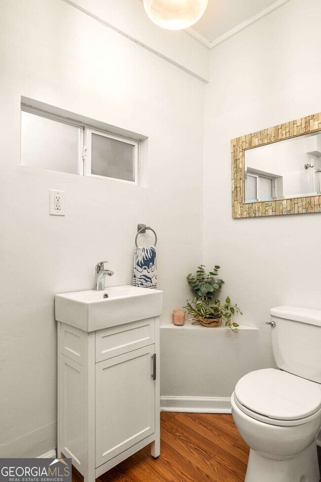 Building Photo - 811 Whelchel Dr