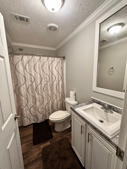 Building Photo - 253 Old Mobile Hwy