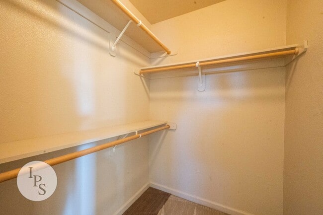 Building Photo - Kerman Westside Home, 3BR/2BA, Built 2004 - Lots of Amenities!