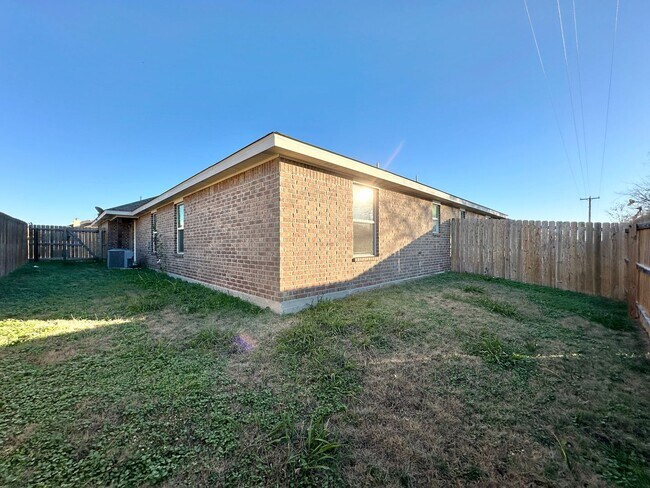 Building Photo - 1605 Powder River Dr