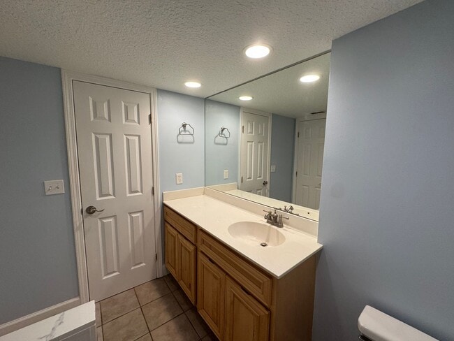 Building Photo - Move In Special! Coastal Creek Upstairs 2/...