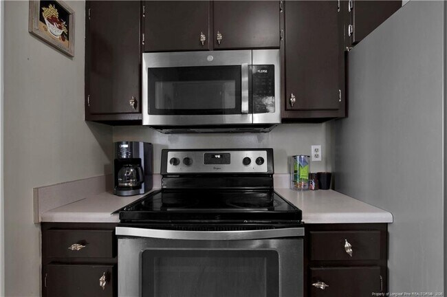 Building Photo - 300 Riverwind Dr