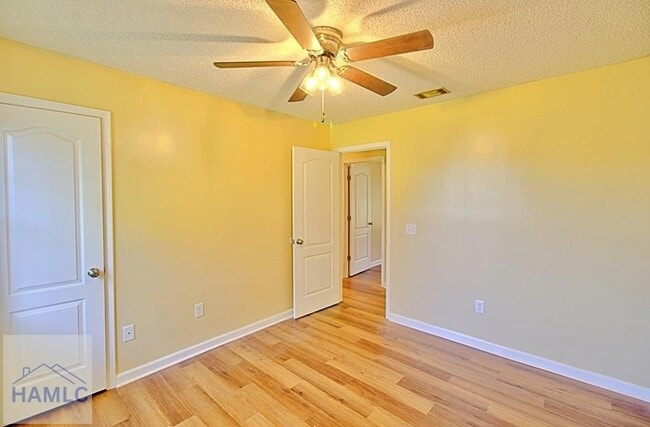 Building Photo - 205 Tempest Ln