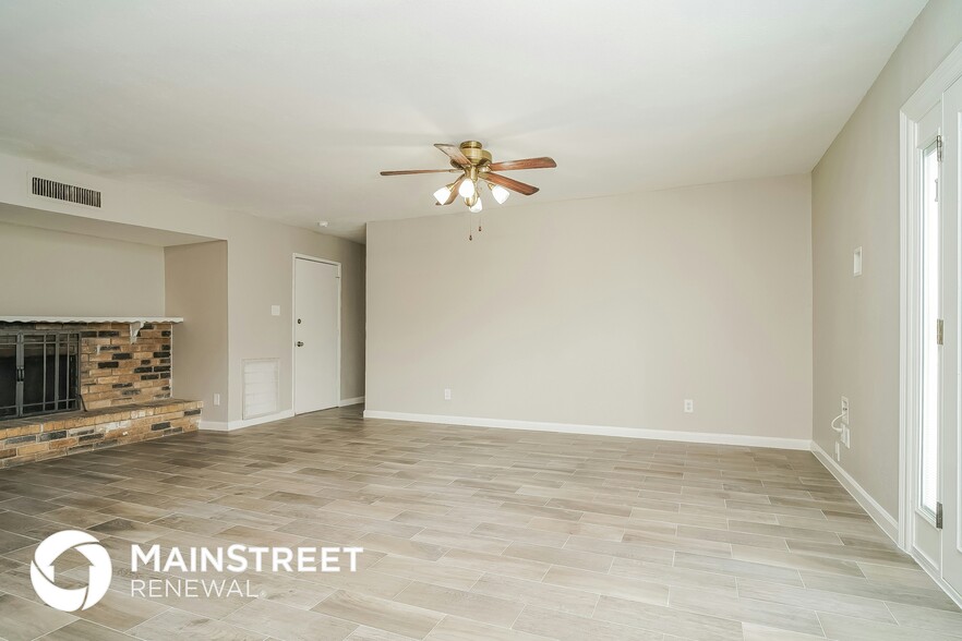 Building Photo - 8913 Vernon Dr