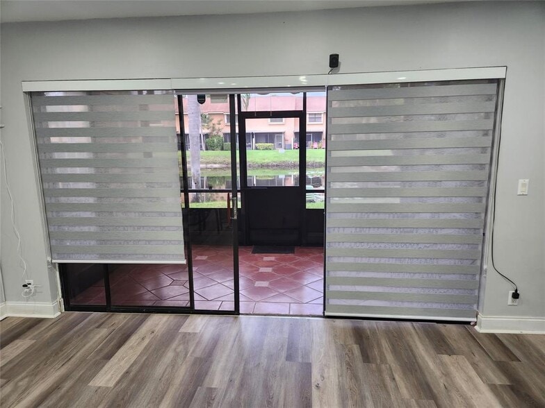 Building Photo - 3667 Carambola Cir N