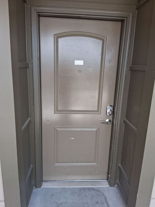 Building Photo - NEW LISTING for Lake Plaza 10th floor unit! Best View in Knoxville - Move in August 13, 2026!