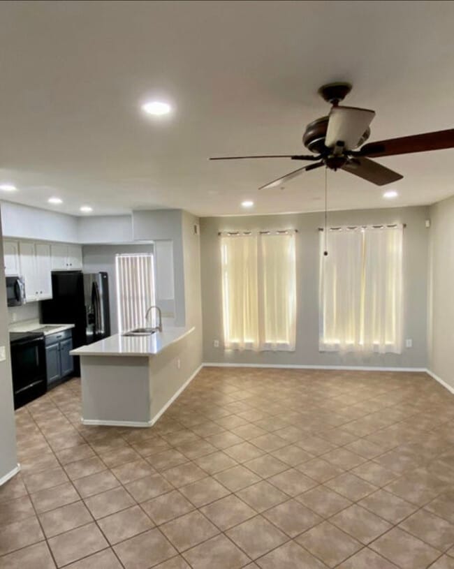 Building Photo - 2401 E Rio Salado Pky