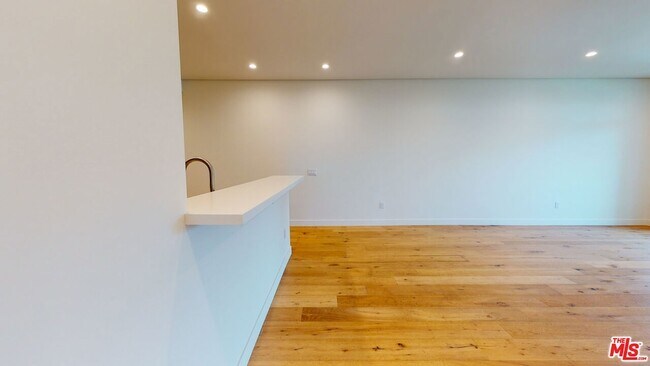 Building Photo - 938 Orange Grove Ave