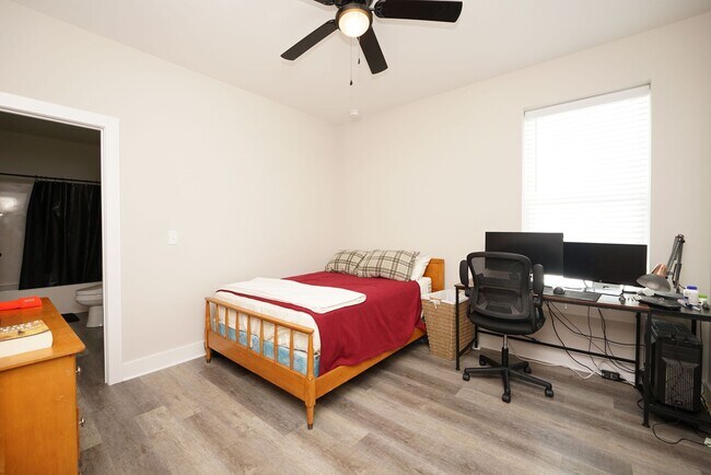 Building Photo - Newer Home in Valparaiso- Close to Eglin AFB